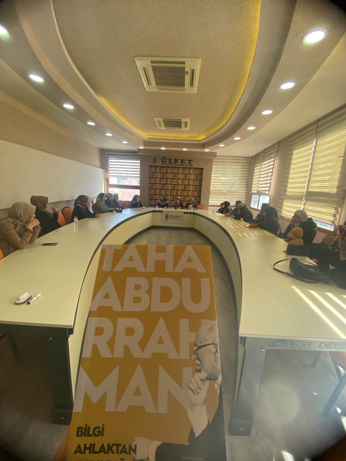 AKADDER AYLIK KİTAP TAHLİLİ - TAHA ABDURRAHMAN’IN “BİLGİ AHLAKTAN AYRILDIĞINDA” KİTABI