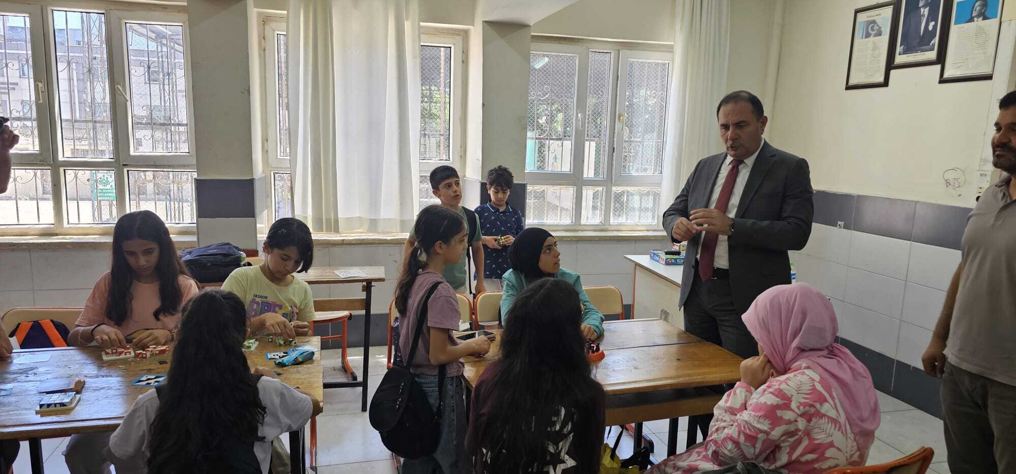 Seyhan İlçe Milli Eğitim Müdürü Murat Çelik'ten Yaz Kursuna Ziyaret